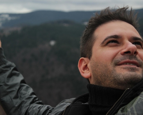 Adrian Cutinov, scriitor de cuvinte destinate celor cu un dram de emoție